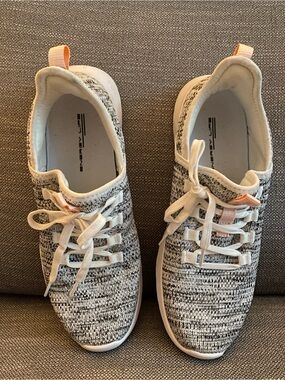 Aleader Energy Cloud  Gray Knit Lace-Up Sneakers with Peach Pull Tab
